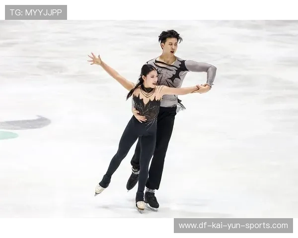 冰舞组合配合默契动作流畅丝滑